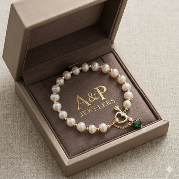 Glamorous heart-shaped natural pearl bracelet